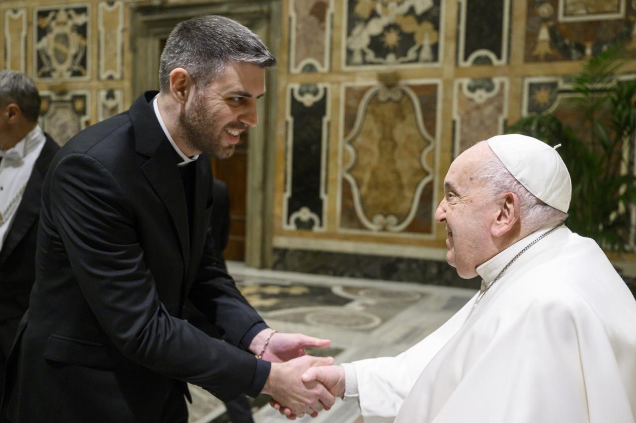 De médico a seminarista: prudentino Eduardo Rosa se encontra com Papa Francisco